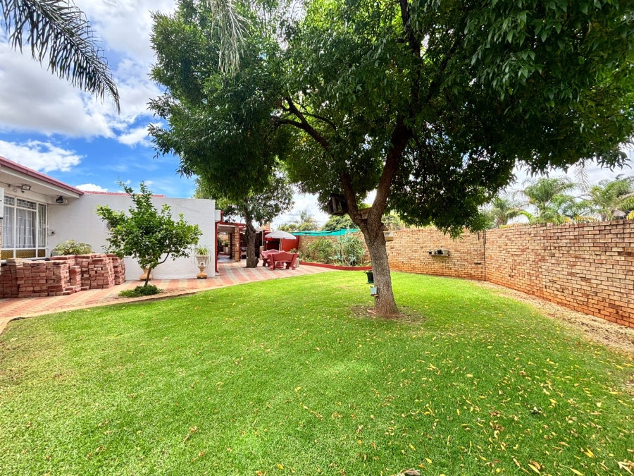 5 Bedroom Property for Sale in Flamwood North West